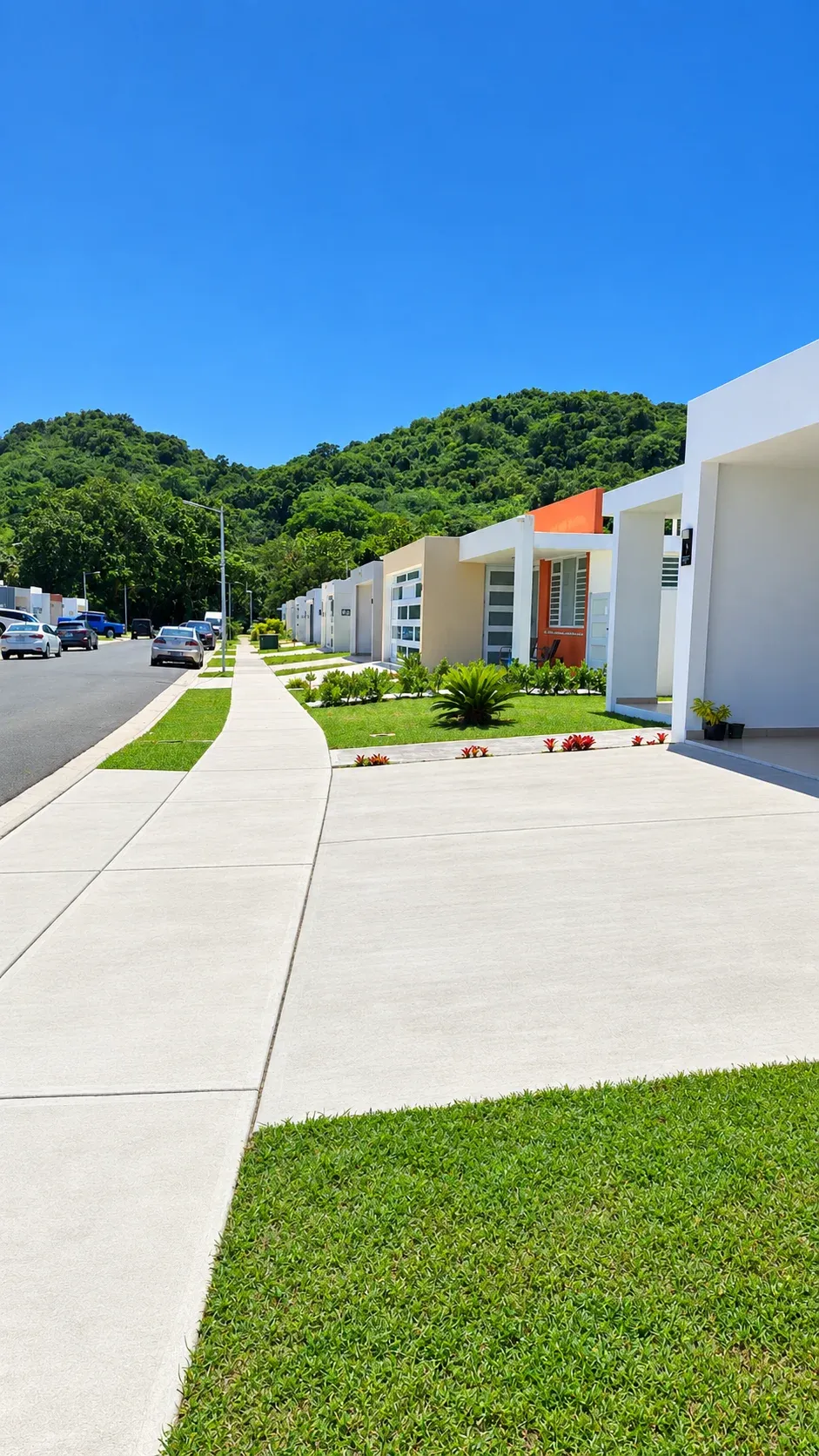 Sidewalk and homes at Masías at the Hills facing the mountain